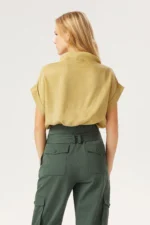 Oil green short sleeve blouse - epoqueu