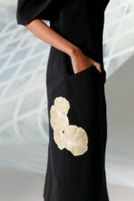Tailored dress with sabrina sleeves - epoqueu