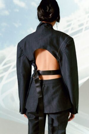 Double layer tailored jacket with back cut out - epoqueu